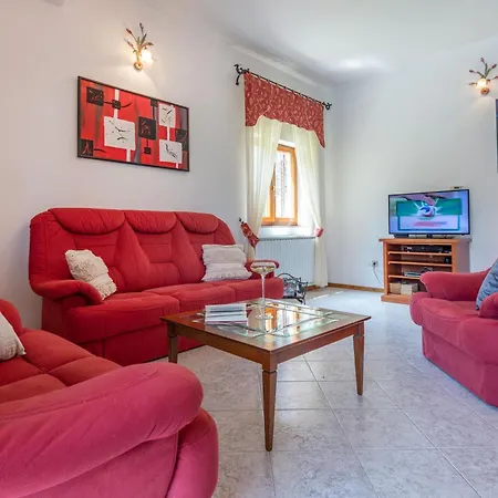 Ornela, Summer And Sun, Ideal For Families And Pets!
