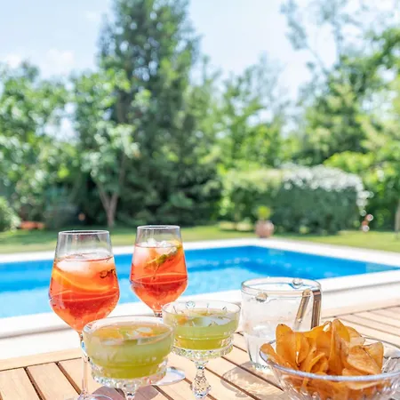 Ornela, Summer And Sun, Ideal For Families And Pets! Santalezi