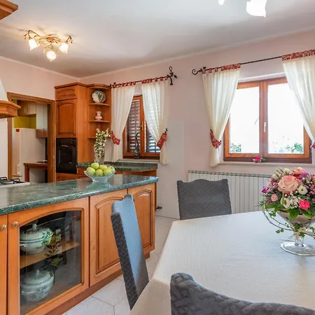 Dom wakacyjny Ornela, Summer And Sun, Ideal For Families And Pets!