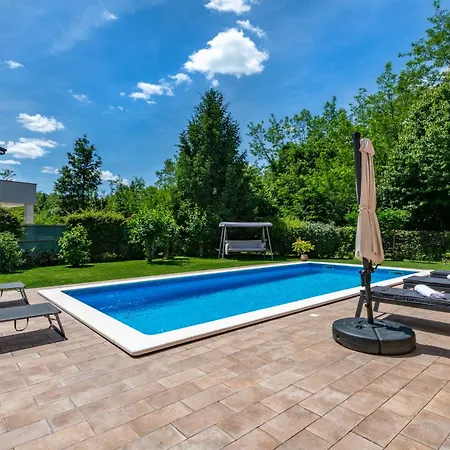 Dom wakacyjny Ornela, Summer And Sun, Ideal For Families And Pets! Santalezi