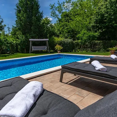 Dom wakacyjny Ornela, Summer And Sun, Ideal For Families And Pets!