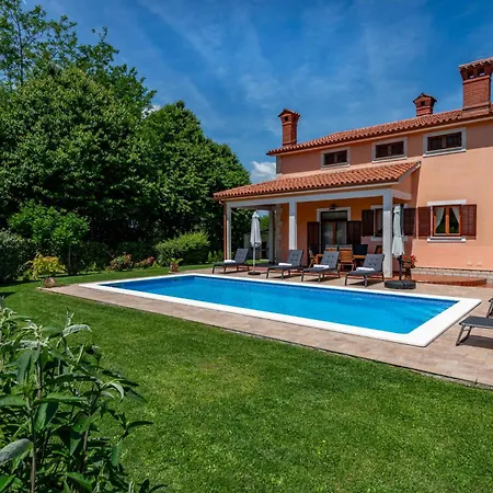 Ornela, Summer And Sun, Ideal For Families And Pets! Santalezi